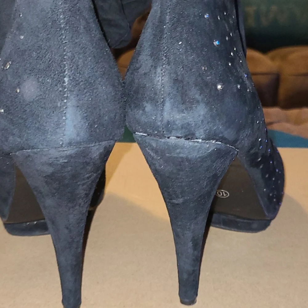 Boots - Picture 4 of 8